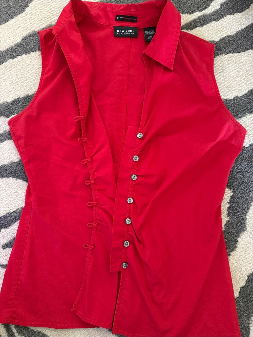 New York & Company Red Sleeveless Button-Down Shirt